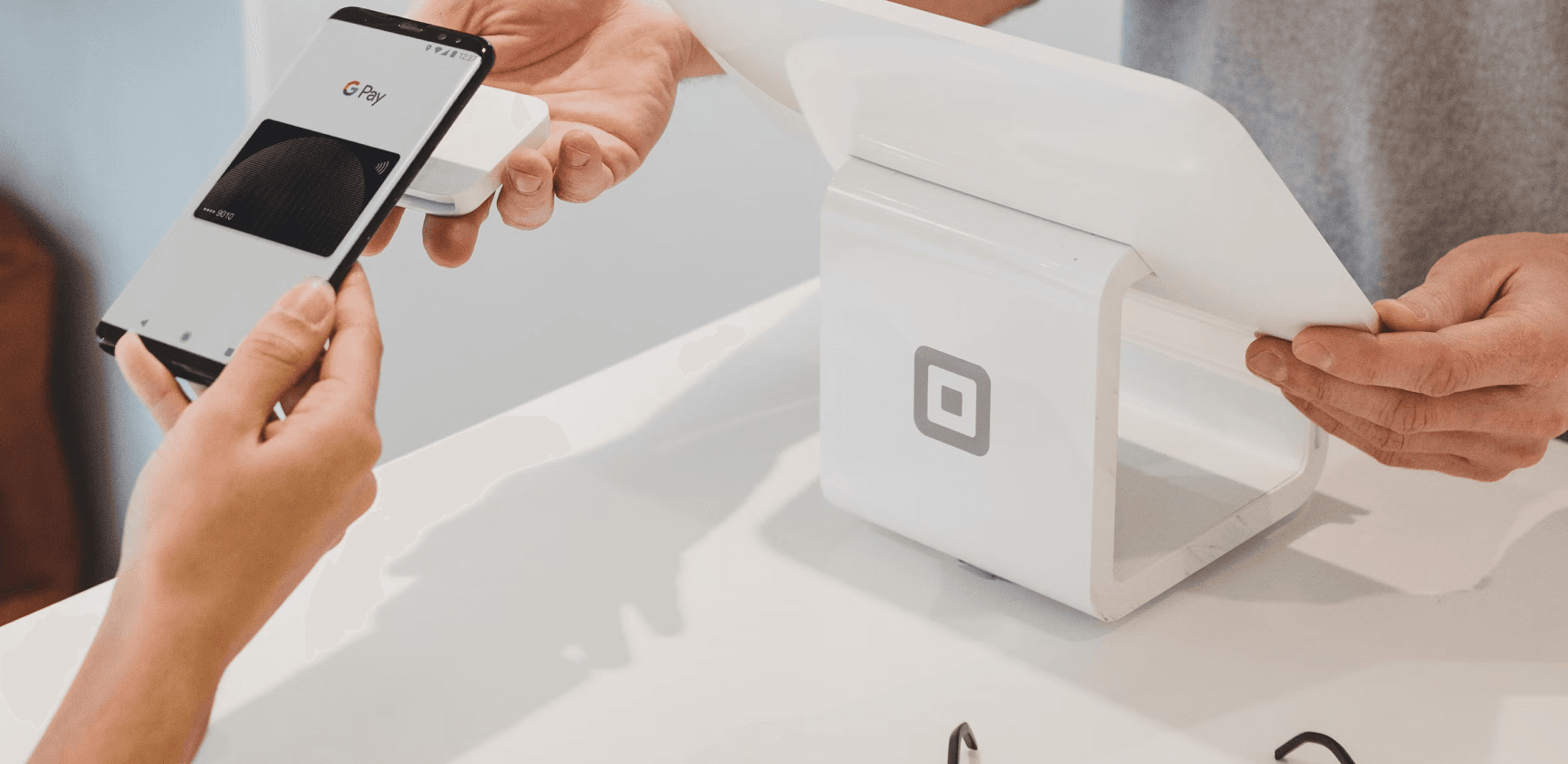 Transparency and Trust: Real-Time Tracking in Money Transfers